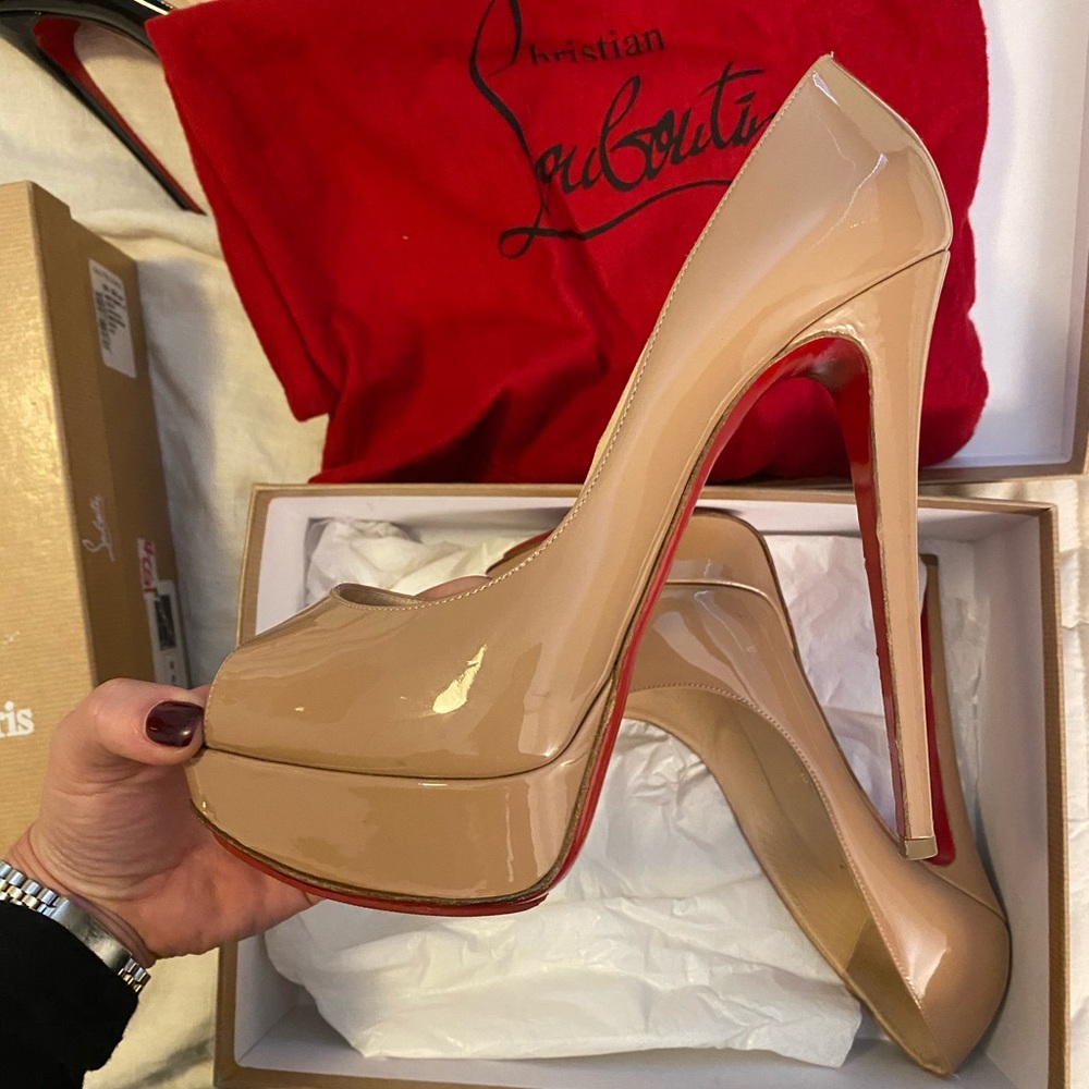 Louboutin Lady Peep 150 patent nude sz 39.5